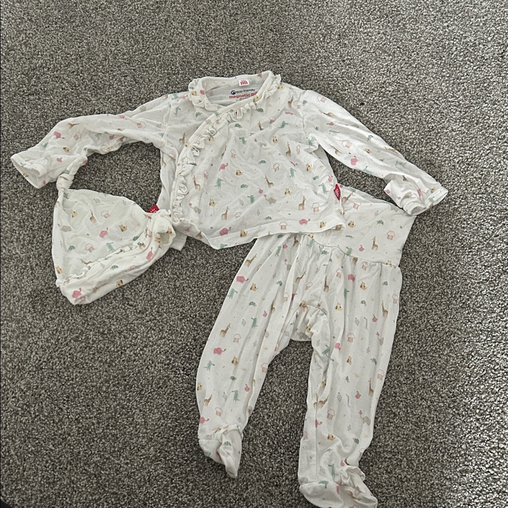 Magnetic Me Newborn Matching Set with Hat- Rainbow Animal Print